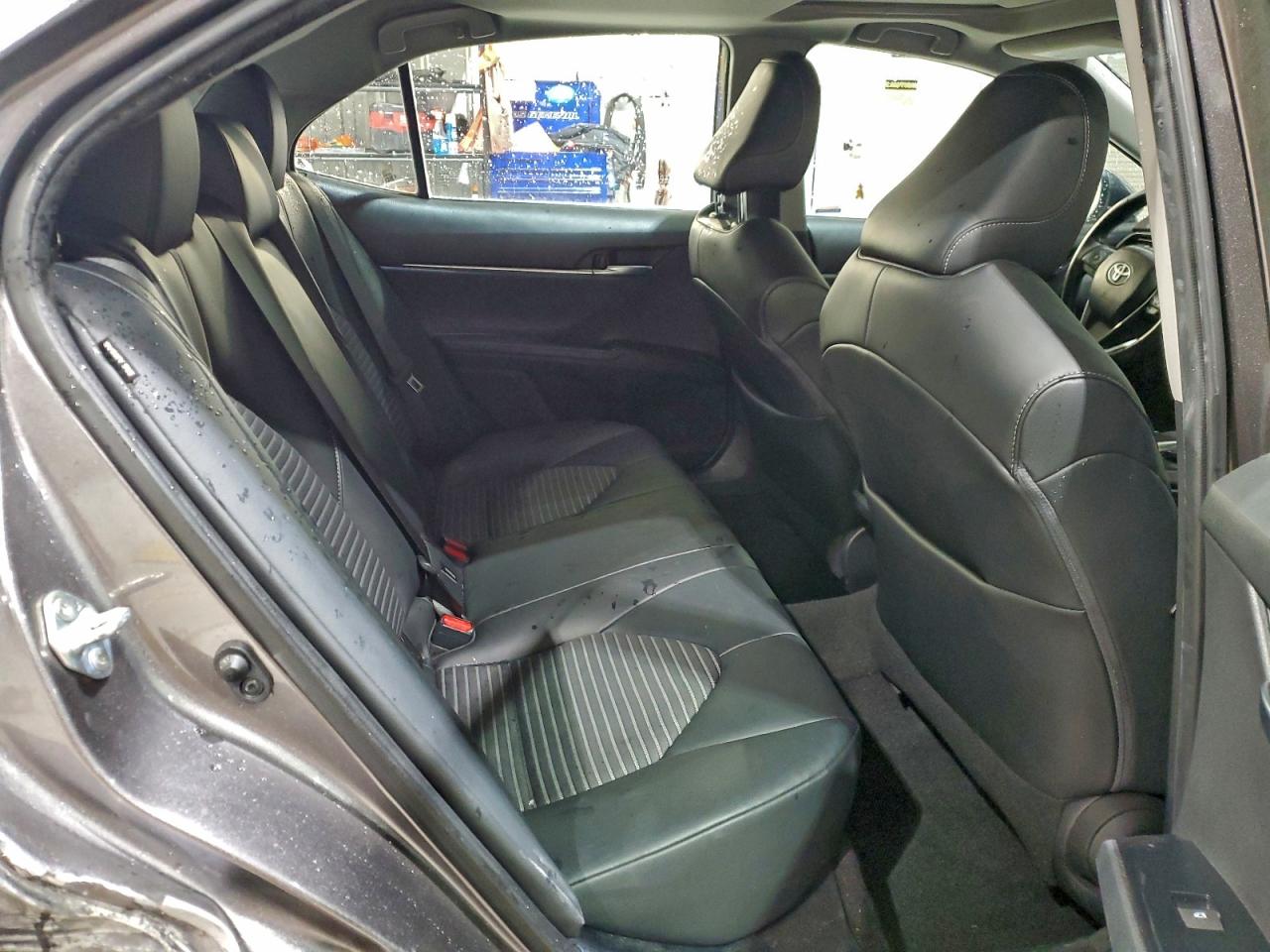 Toyota Camry Se Image 8