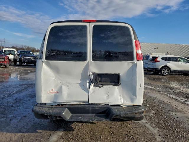 Chevrolet Express Image 4