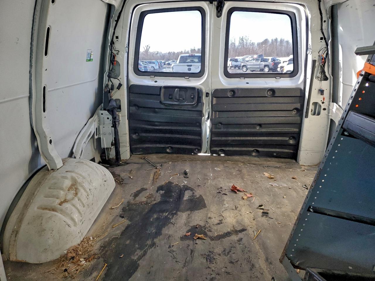 Chevrolet Express Image 12