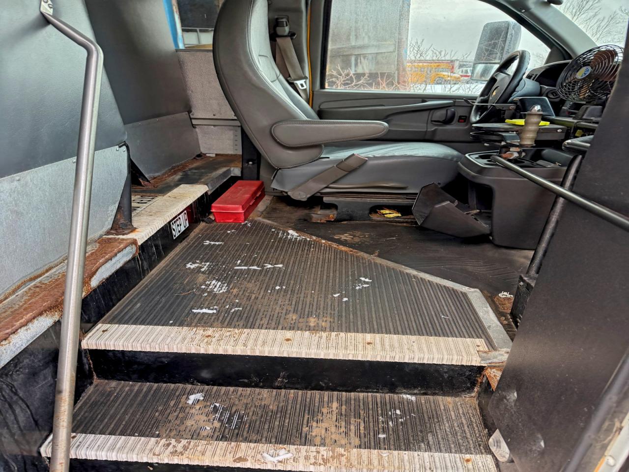 Chevrolet Express Image 2