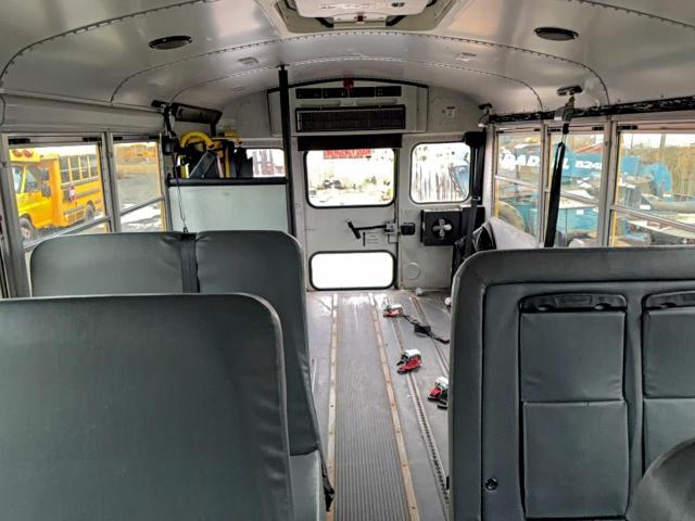 Chevrolet Express Image 5