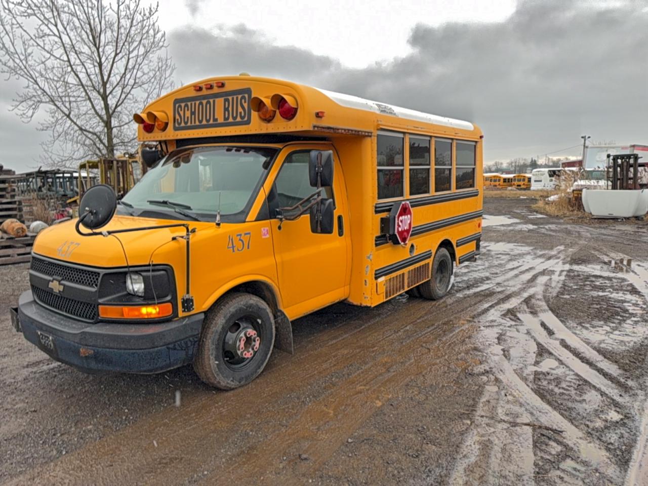 Chevrolet Express Image 2
