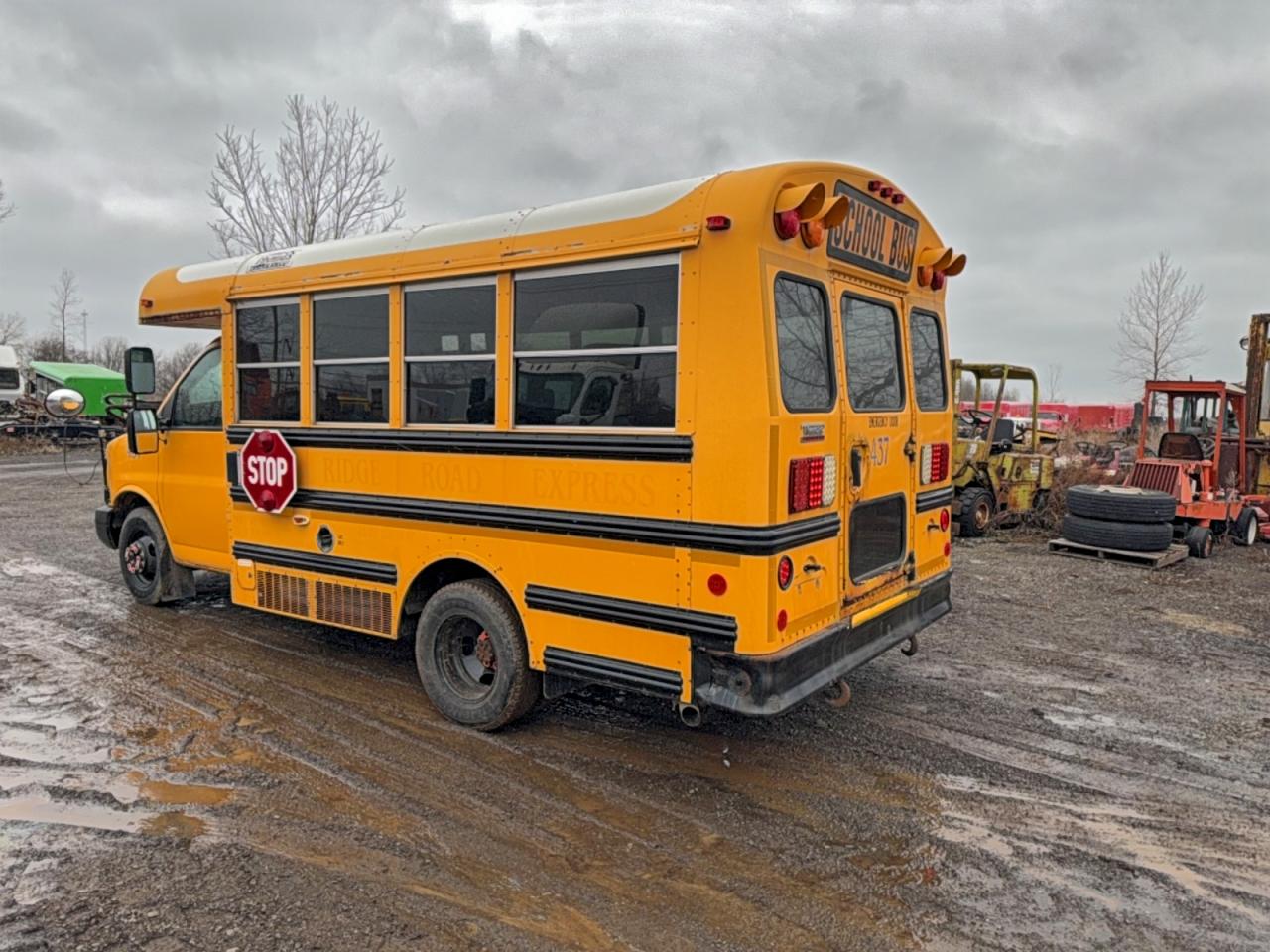 Chevrolet Express Image 3