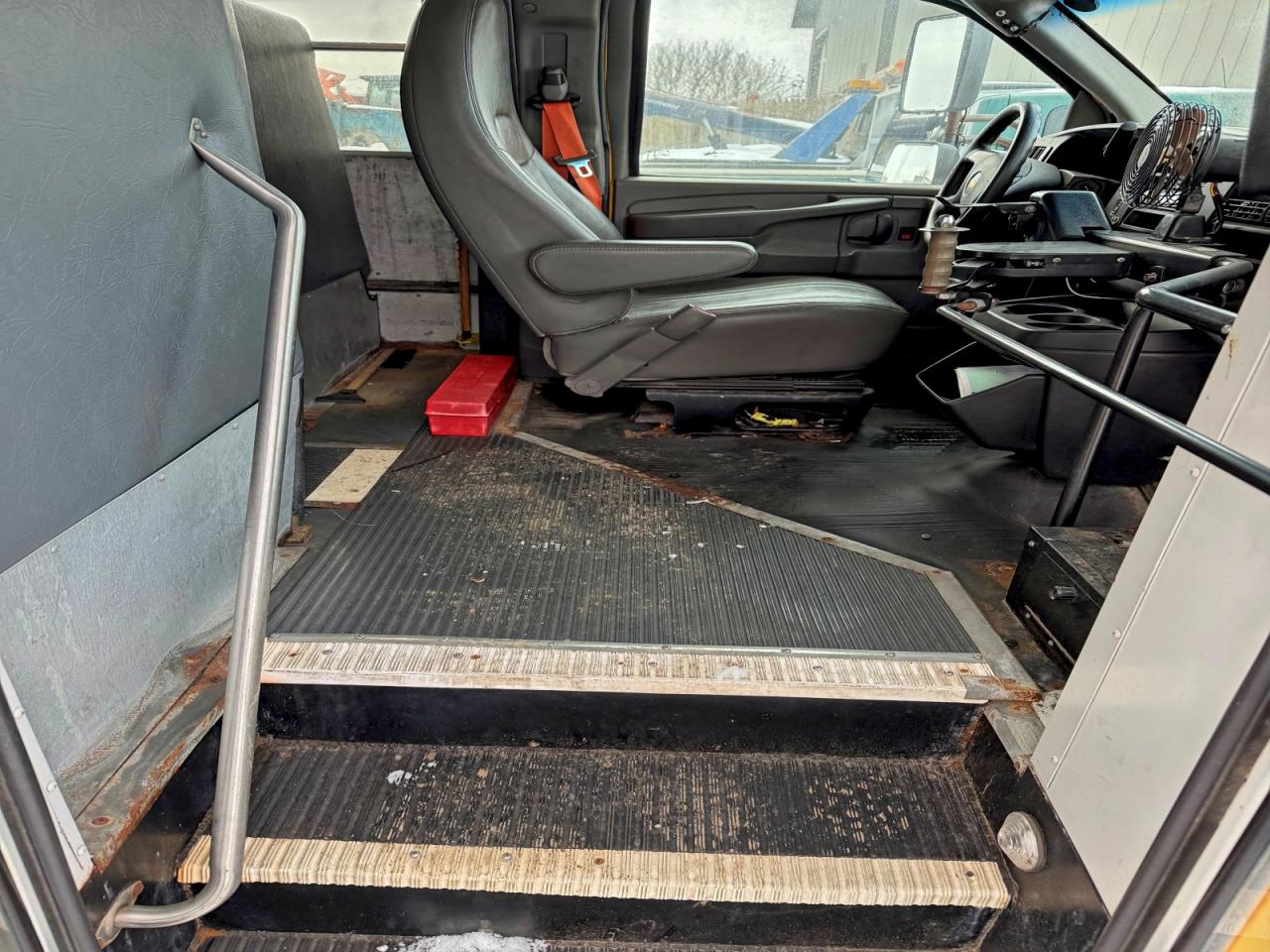 Chevrolet Express Image 7