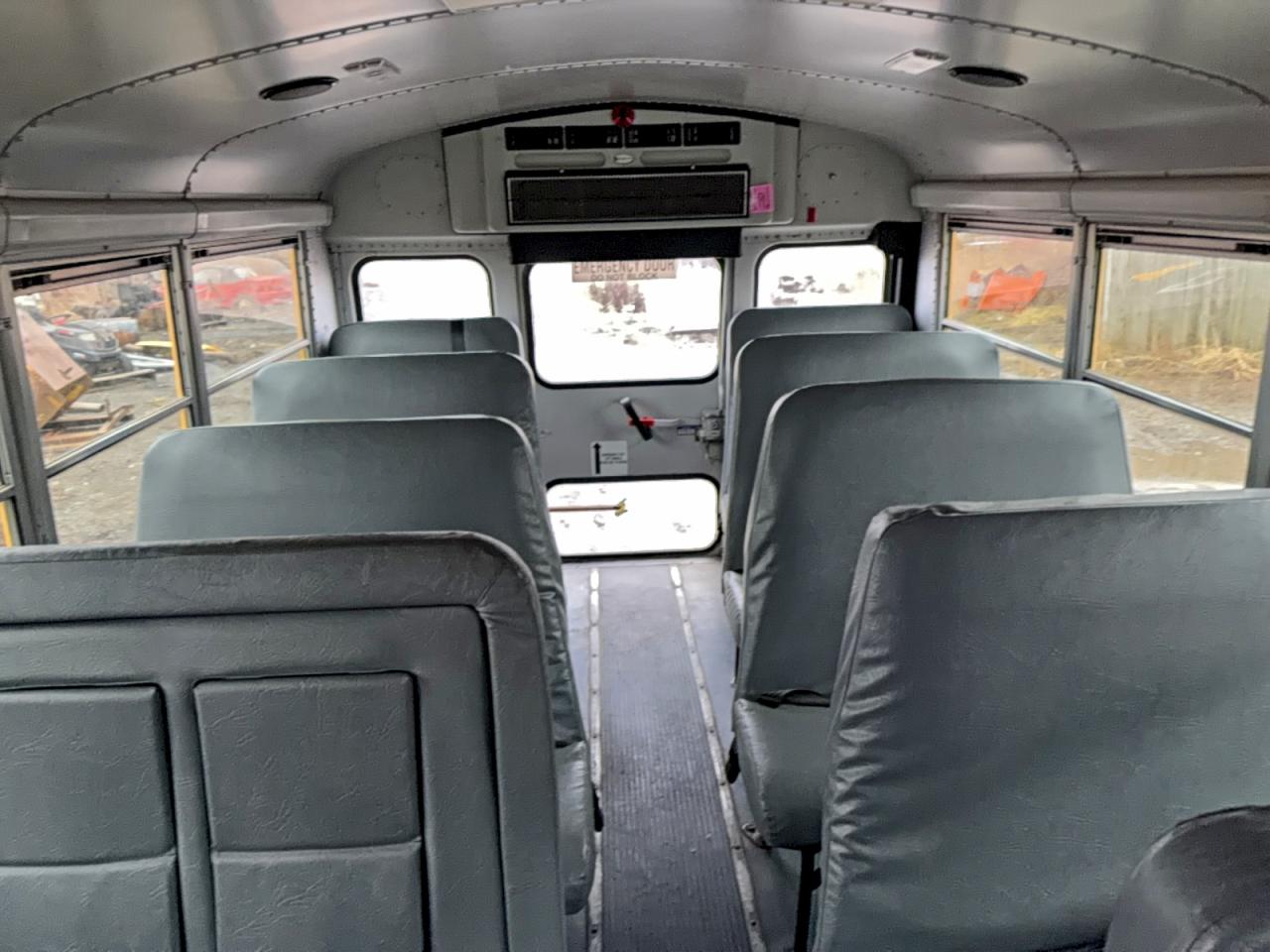 Chevrolet Express Image 4