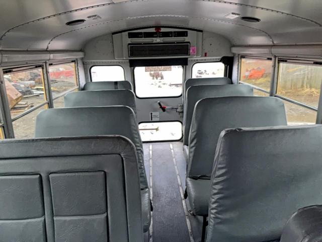 Chevrolet Express Image 4