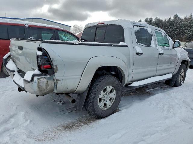 Toyota Tacoma Double Cab Image 4