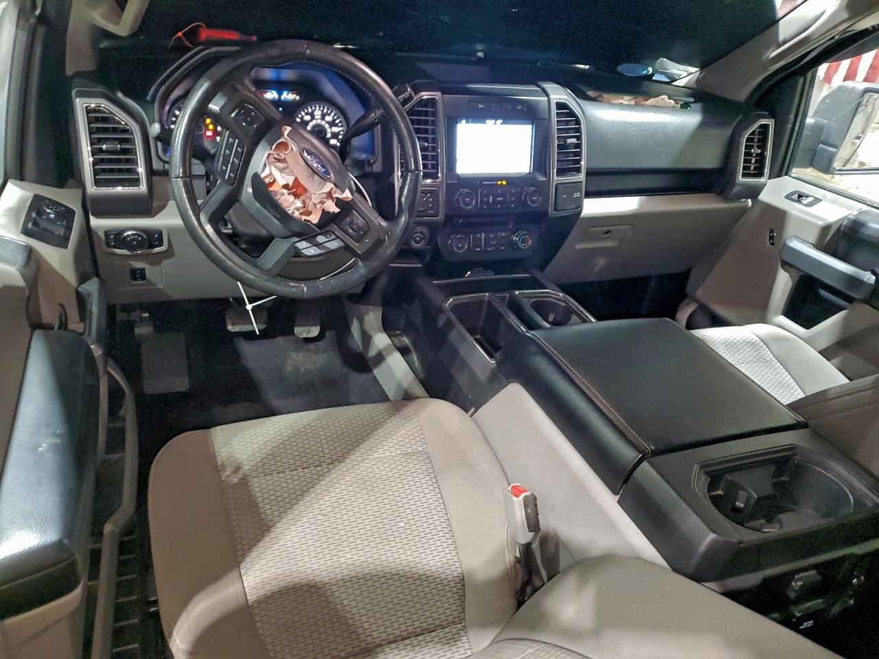 Ford F-150 Super Cab Image 6