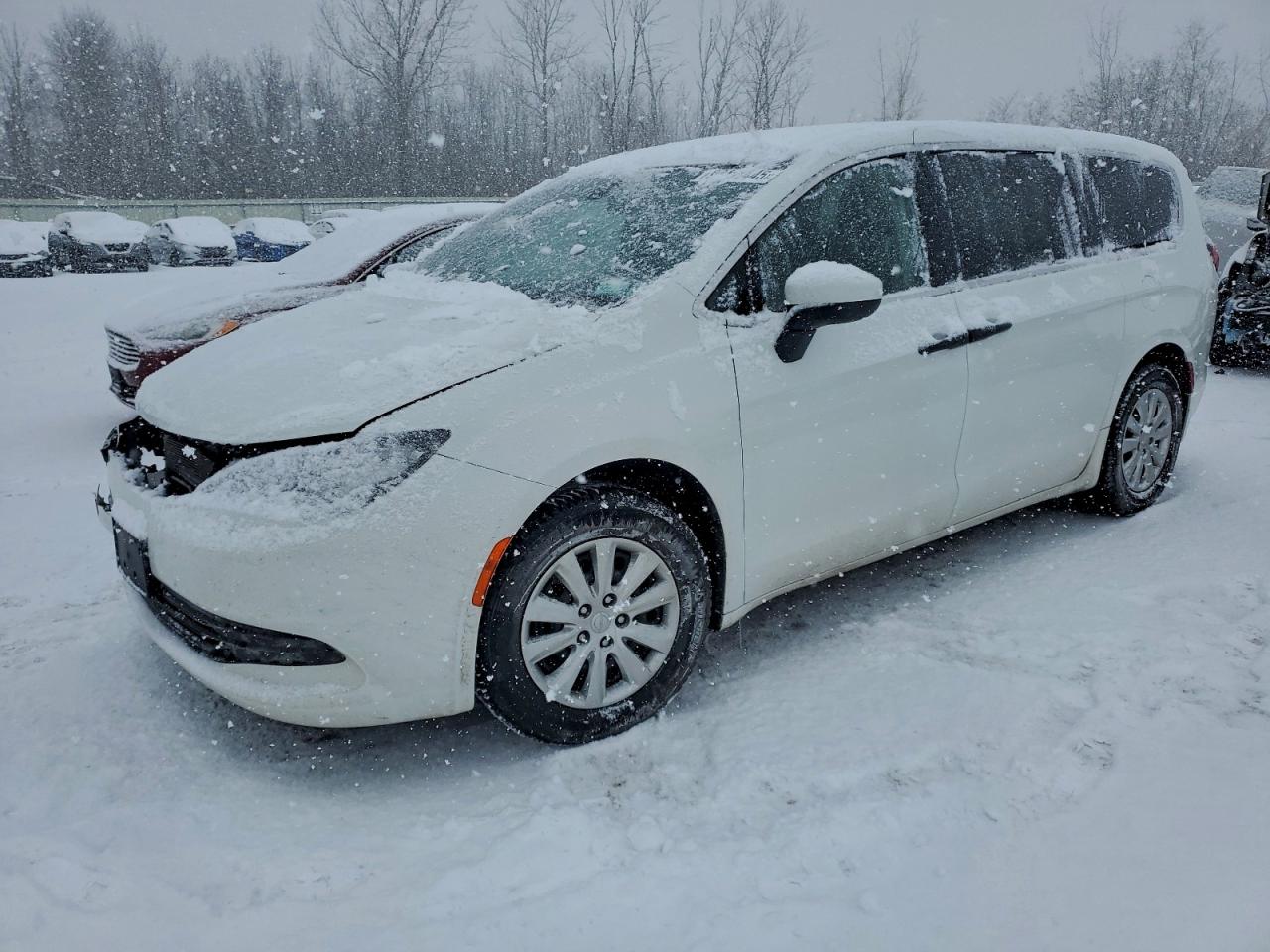 Chrysler Minivan L Image 1