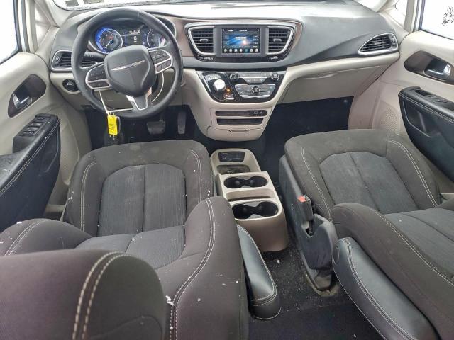 Chrysler Minivan L Image 4