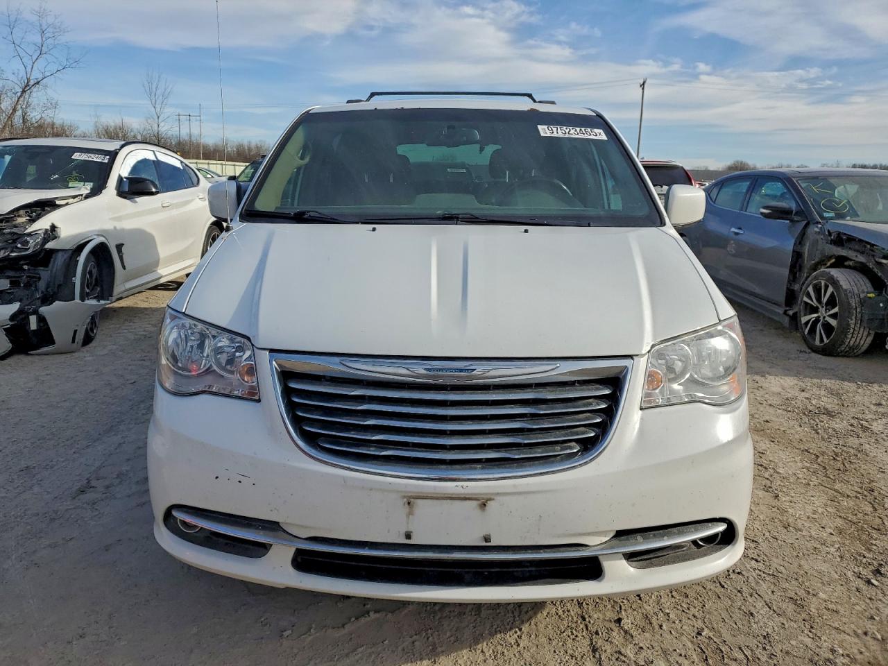 Chrysler Minivan Touring Image 5