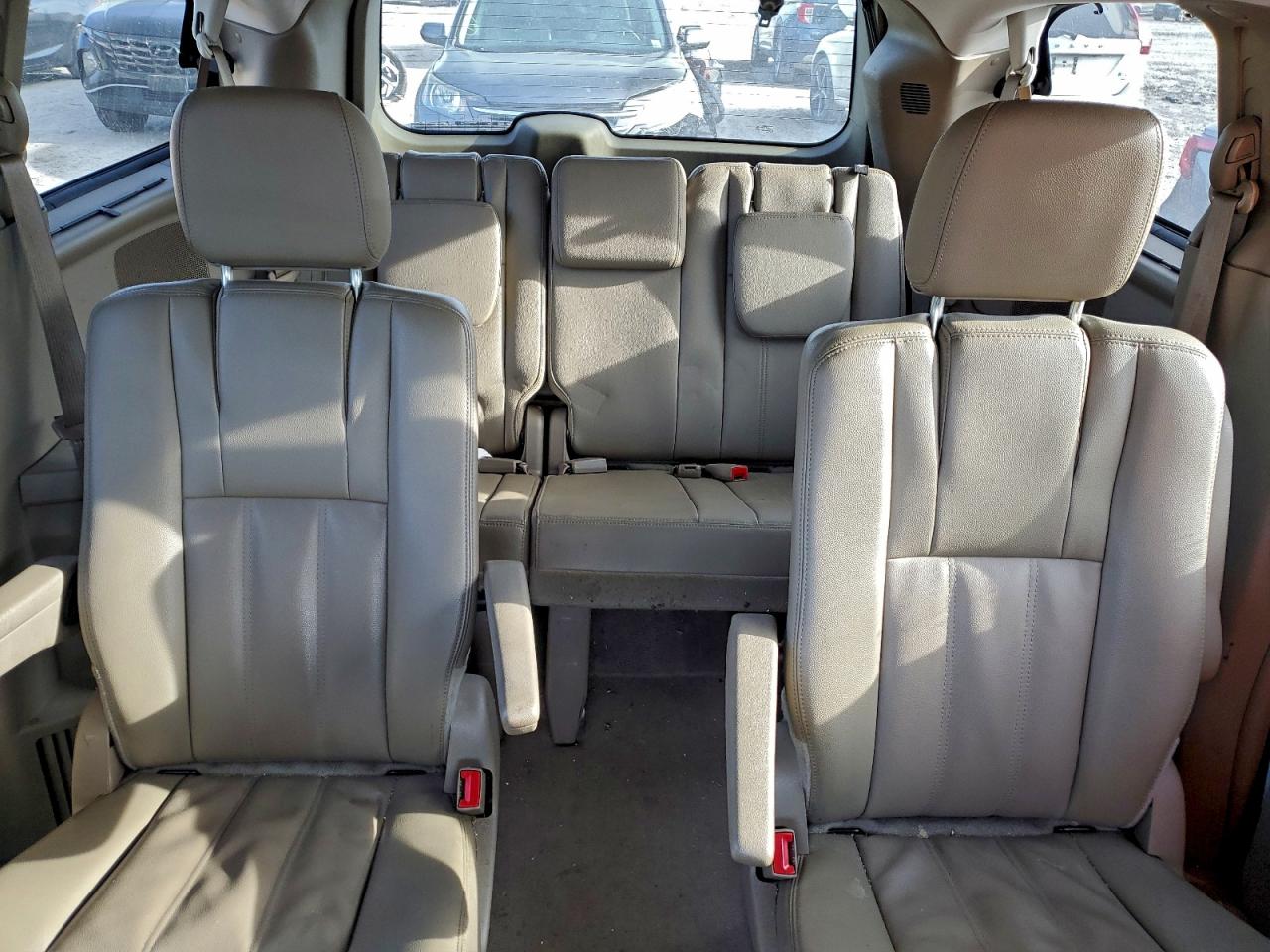 Chrysler Minivan Touring Image 7