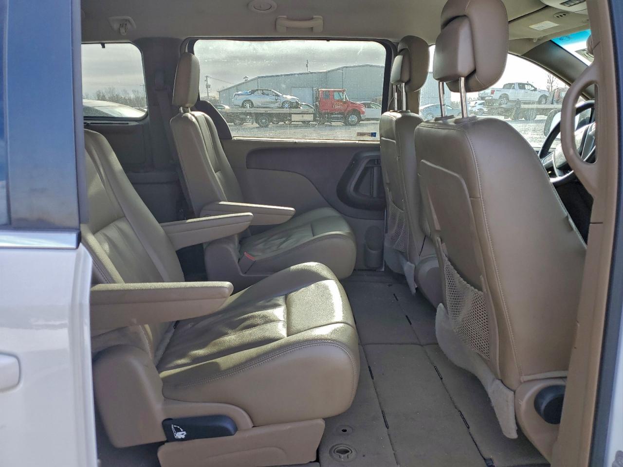 Chrysler Minivan Touring Image 4