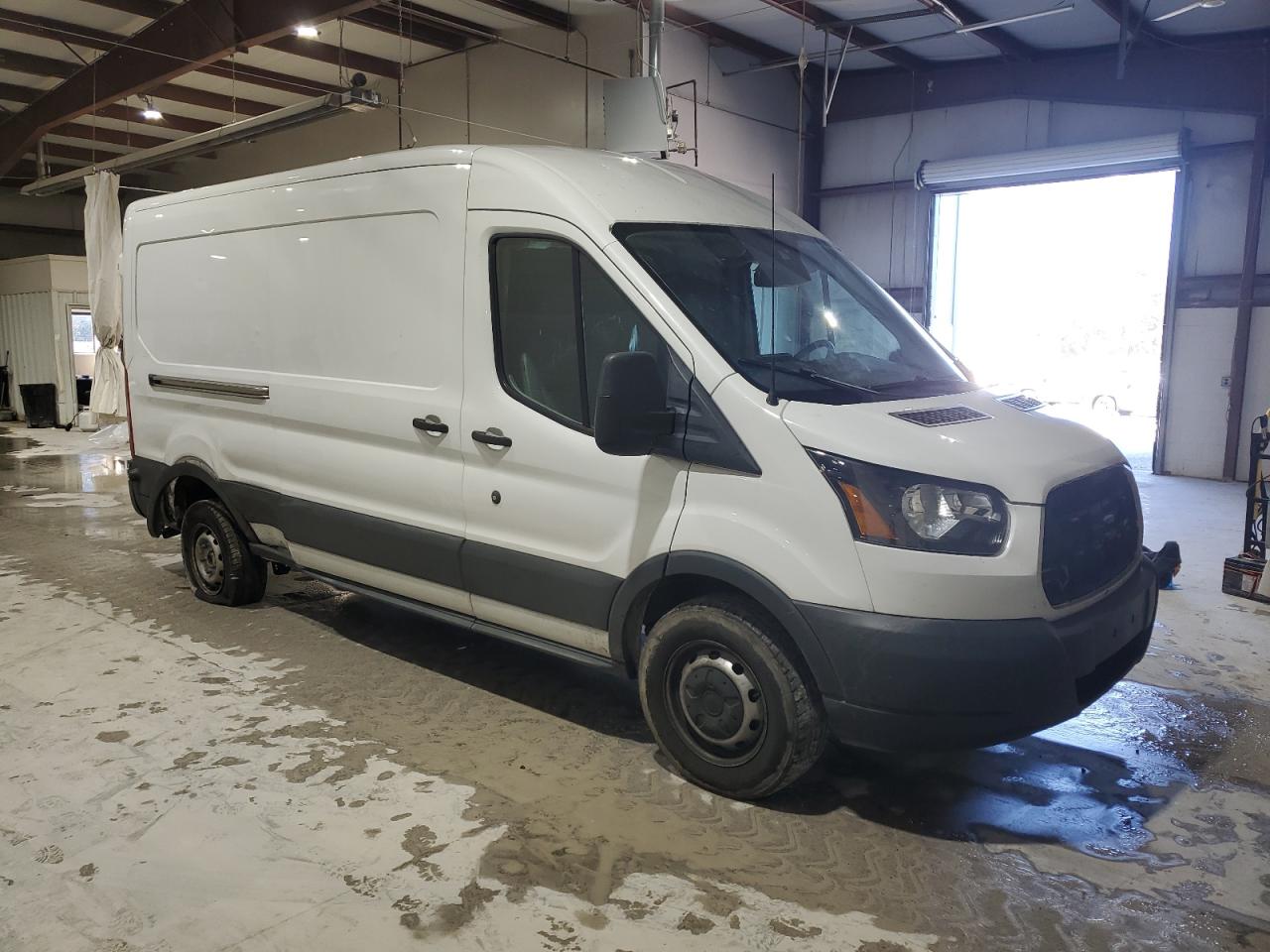 Ford Transit T-350 Image 2