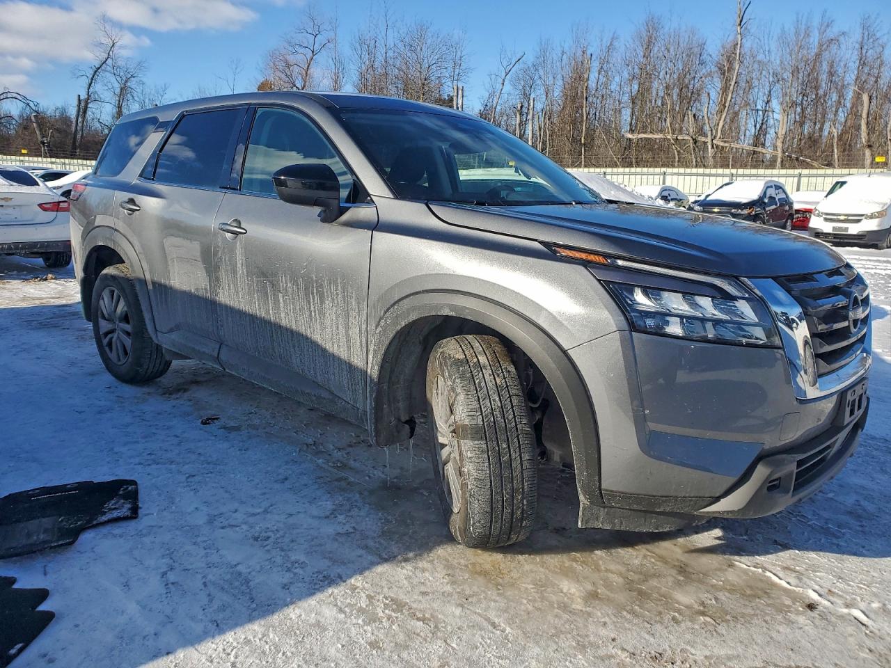 Nissan Pathfinder S Image 4