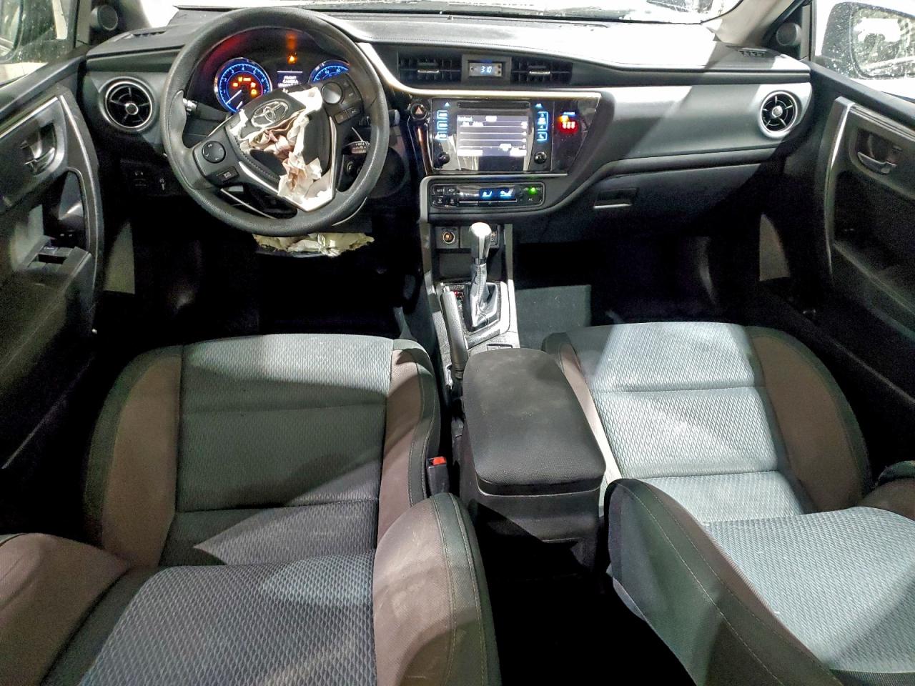 Toyota Corolla L Image 5