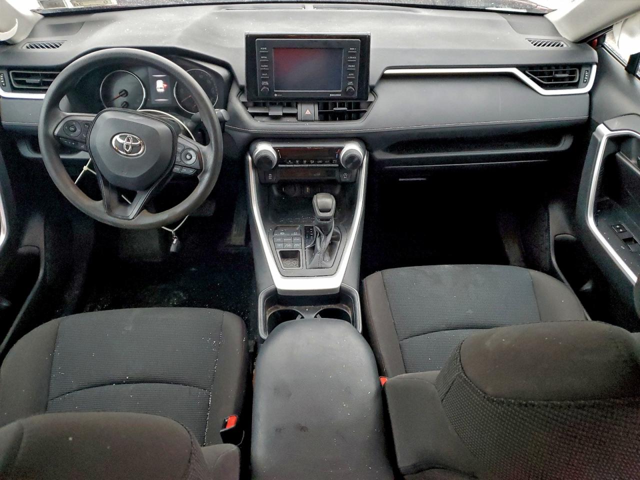 Toyota RAV4 Le Image 4