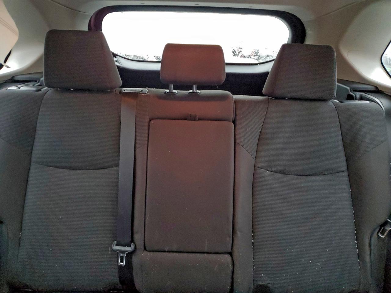 Toyota RAV4 Le Image 7