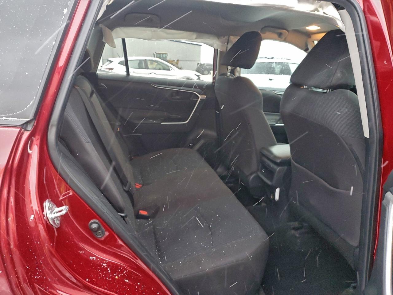 Toyota RAV4 Le Image 12