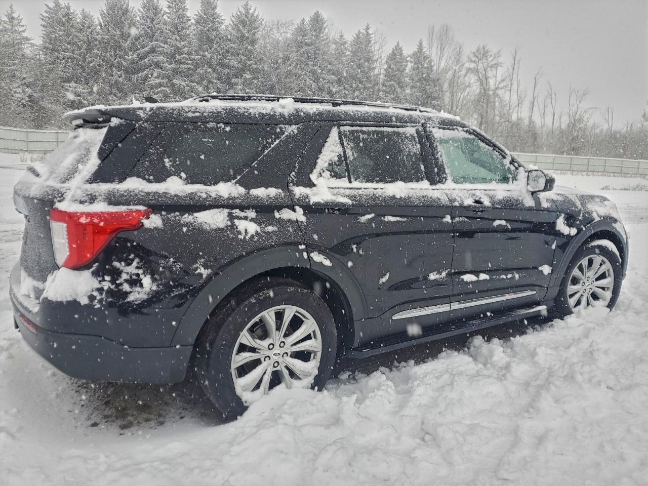 Ford Explorer Xlt Image 3