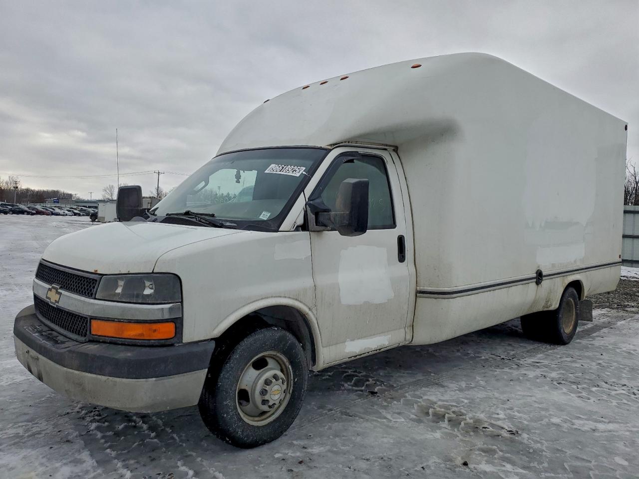 Chevrolet Express Image 1