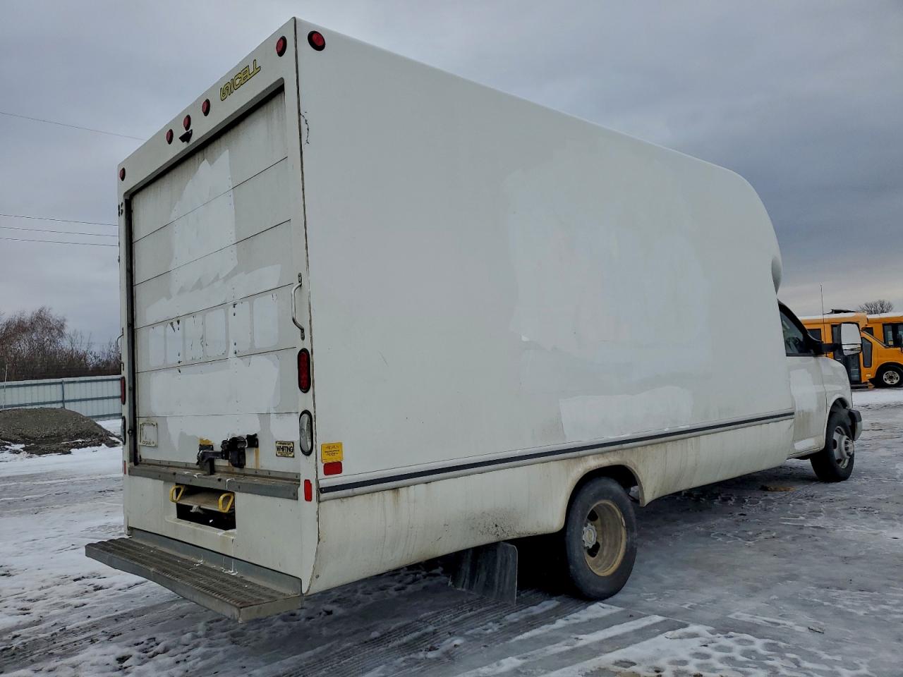 Chevrolet Express Image 7