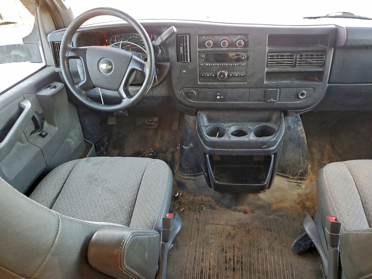 Chevrolet Express Image 4