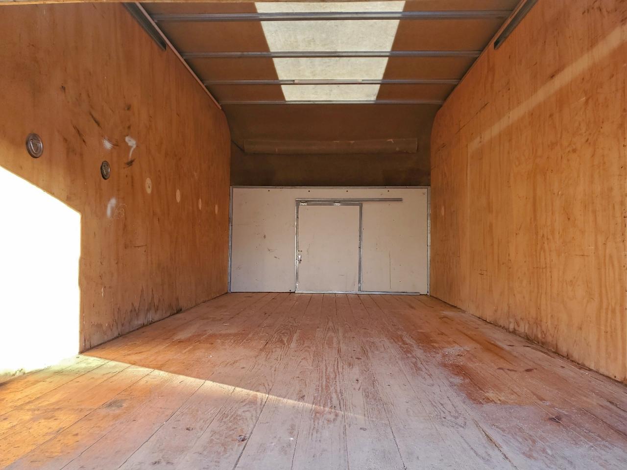 Chevrolet Express Image 9