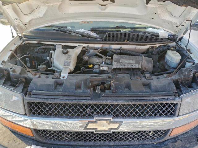 Chevrolet Express Image 6