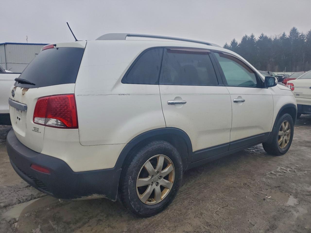 Kia Sorento Base Image 4