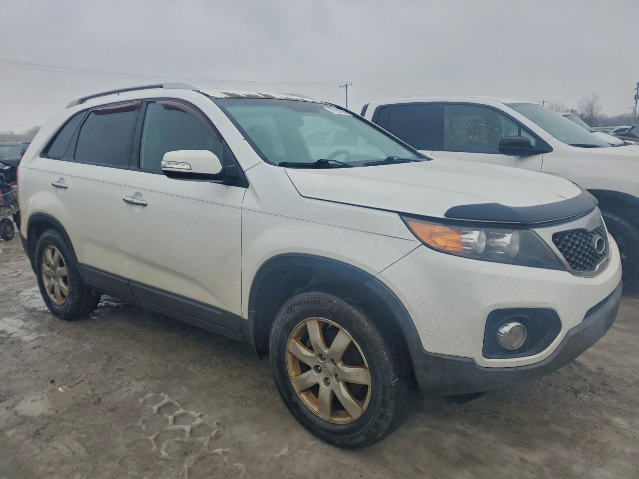 Kia Sorento Base Image 12