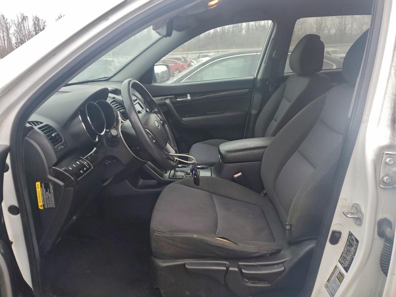 Kia Sorento Base Image 5