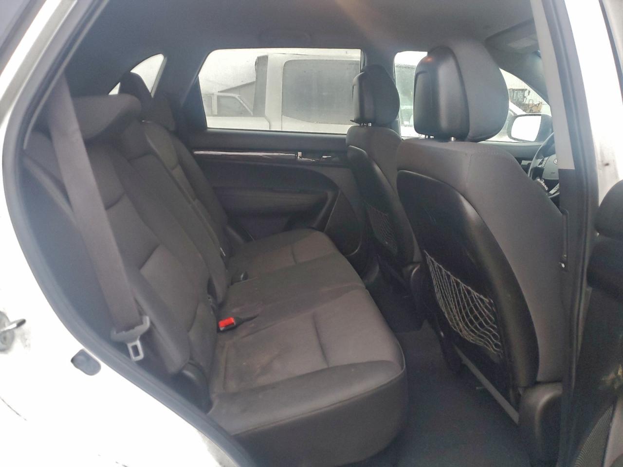 Kia Sorento Base Image 7