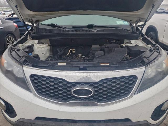 Kia Sorento Base Image 11