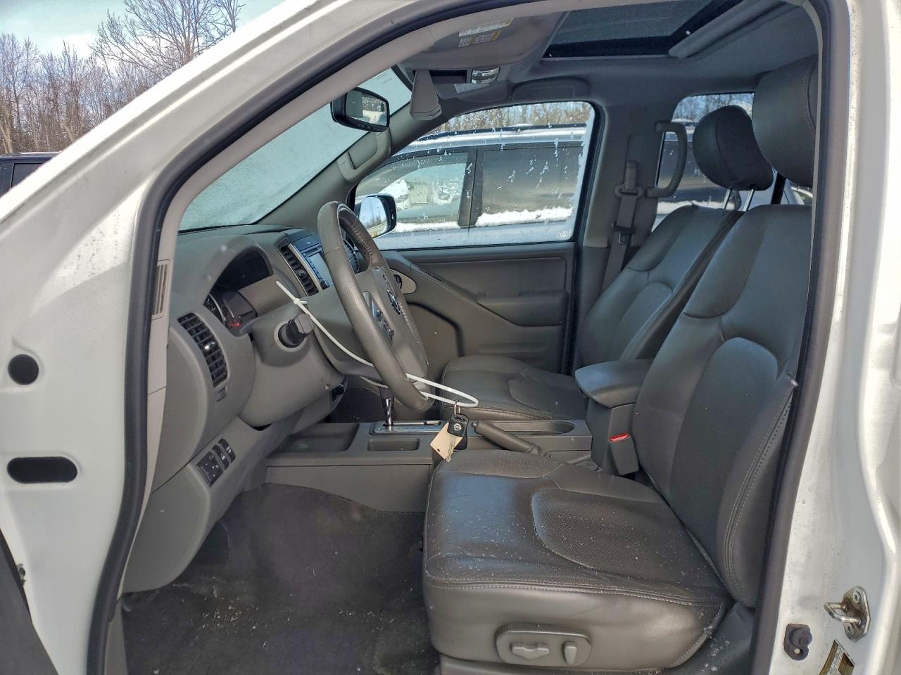 Nissan Frontier S Image 11