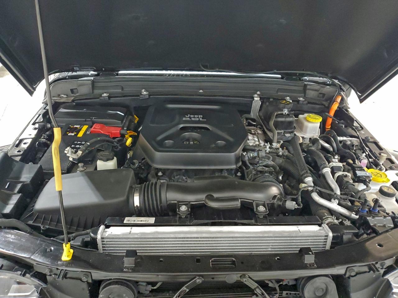 Jeep Wrangler Sahara 4xe Image 7