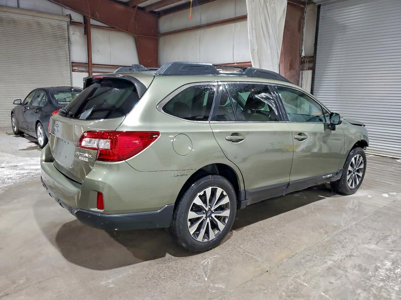 Subaru Outback 2.5i Limited Image 3