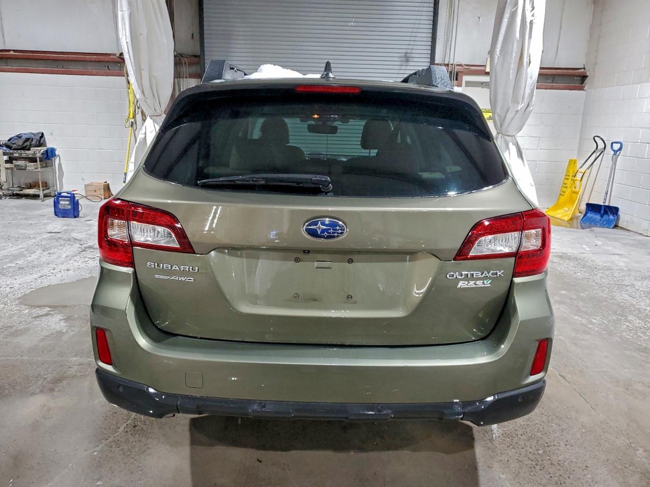 Subaru Outback 2.5i Limited Image 5