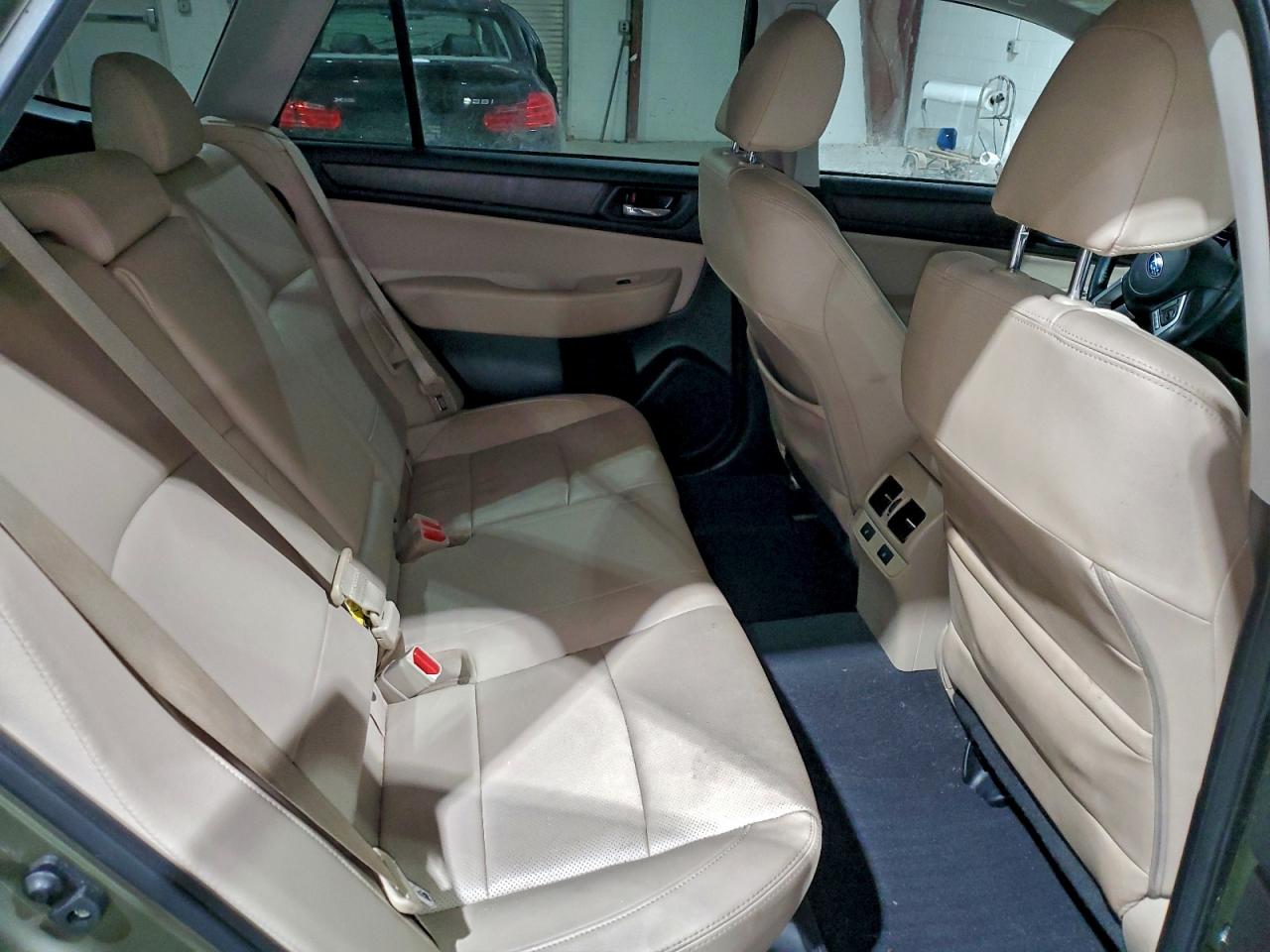 Subaru Outback 2.5i Limited Image 12