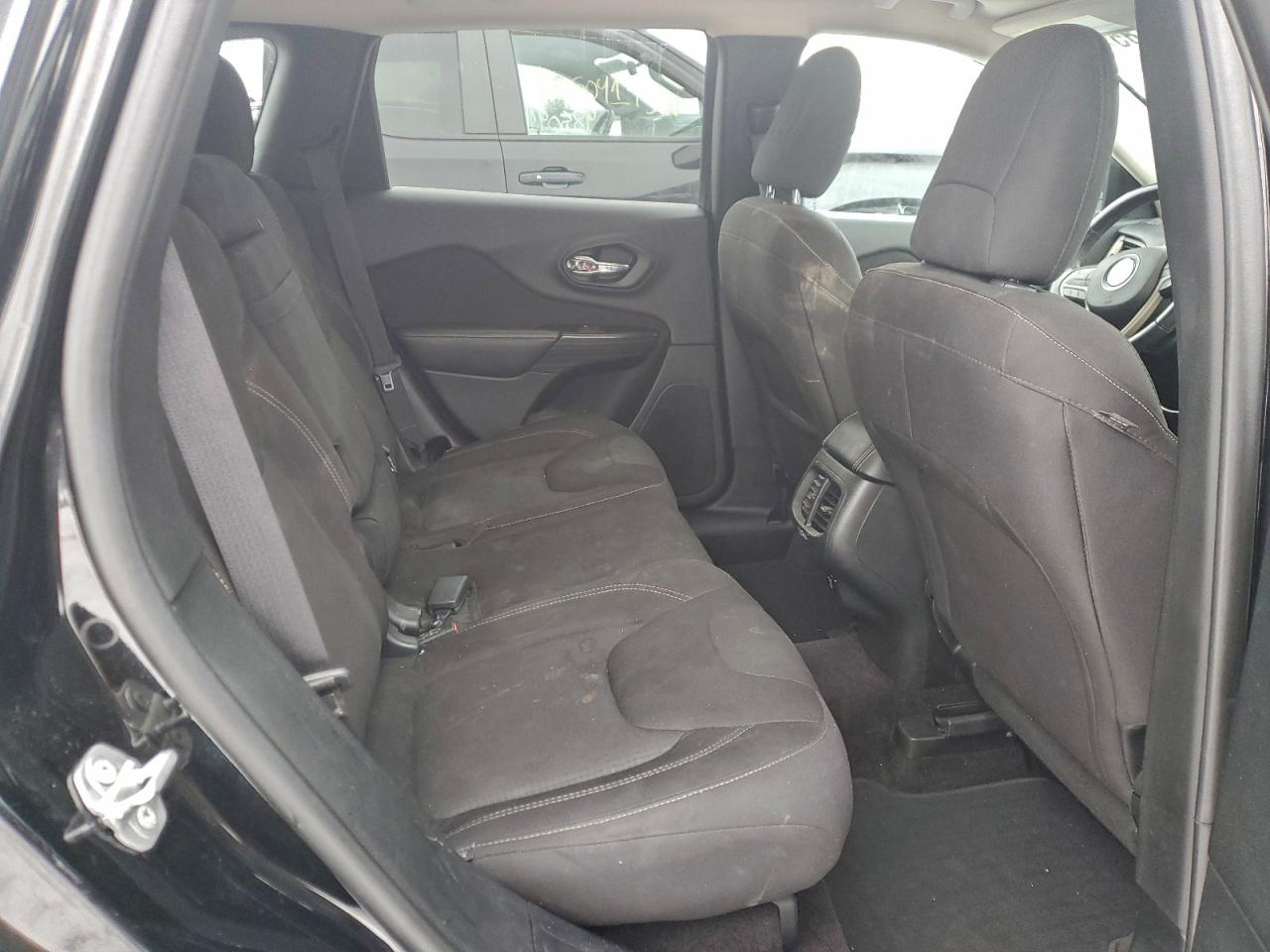 Jeep Grand Cherokee Latitude Image 11