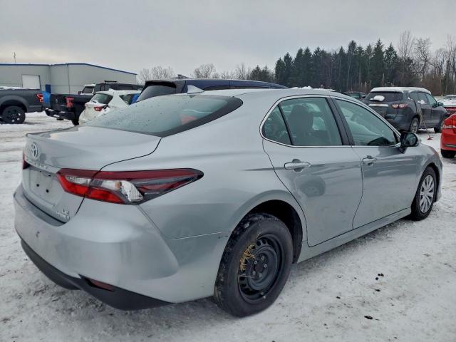 Toyota Camry Le Image 5