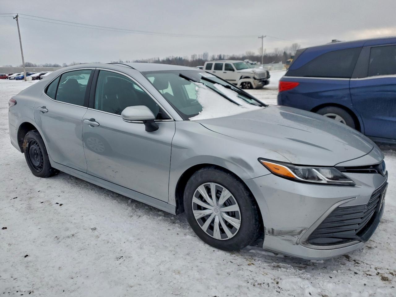 Toyota Camry Le Image 11