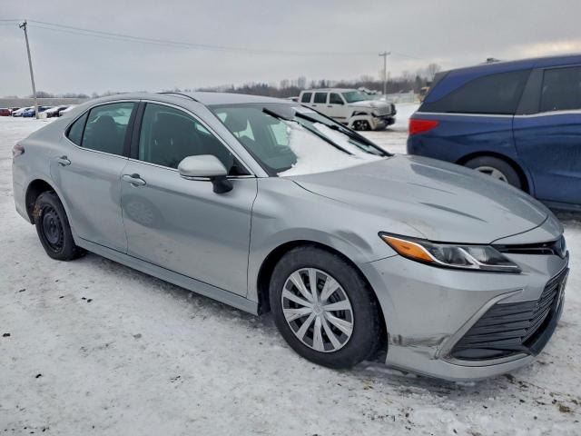 Toyota Camry Le Image 11