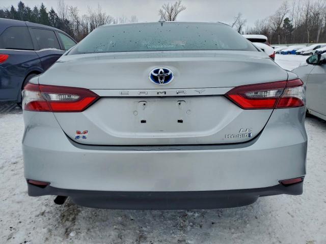 Toyota Camry Le Image 6