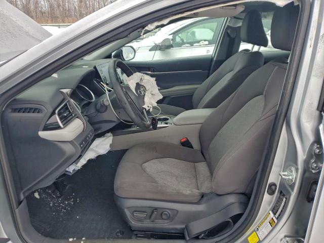 Toyota Camry Le Image 10