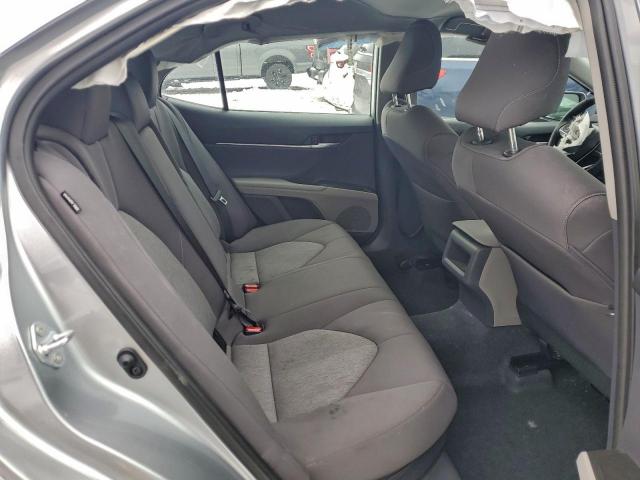 Toyota Camry Le Image 2