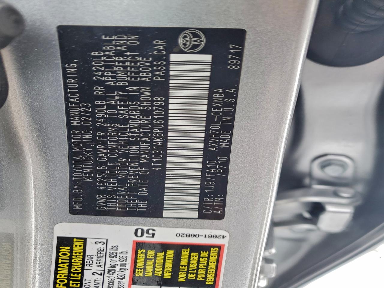 Toyota Camry Le Image 12