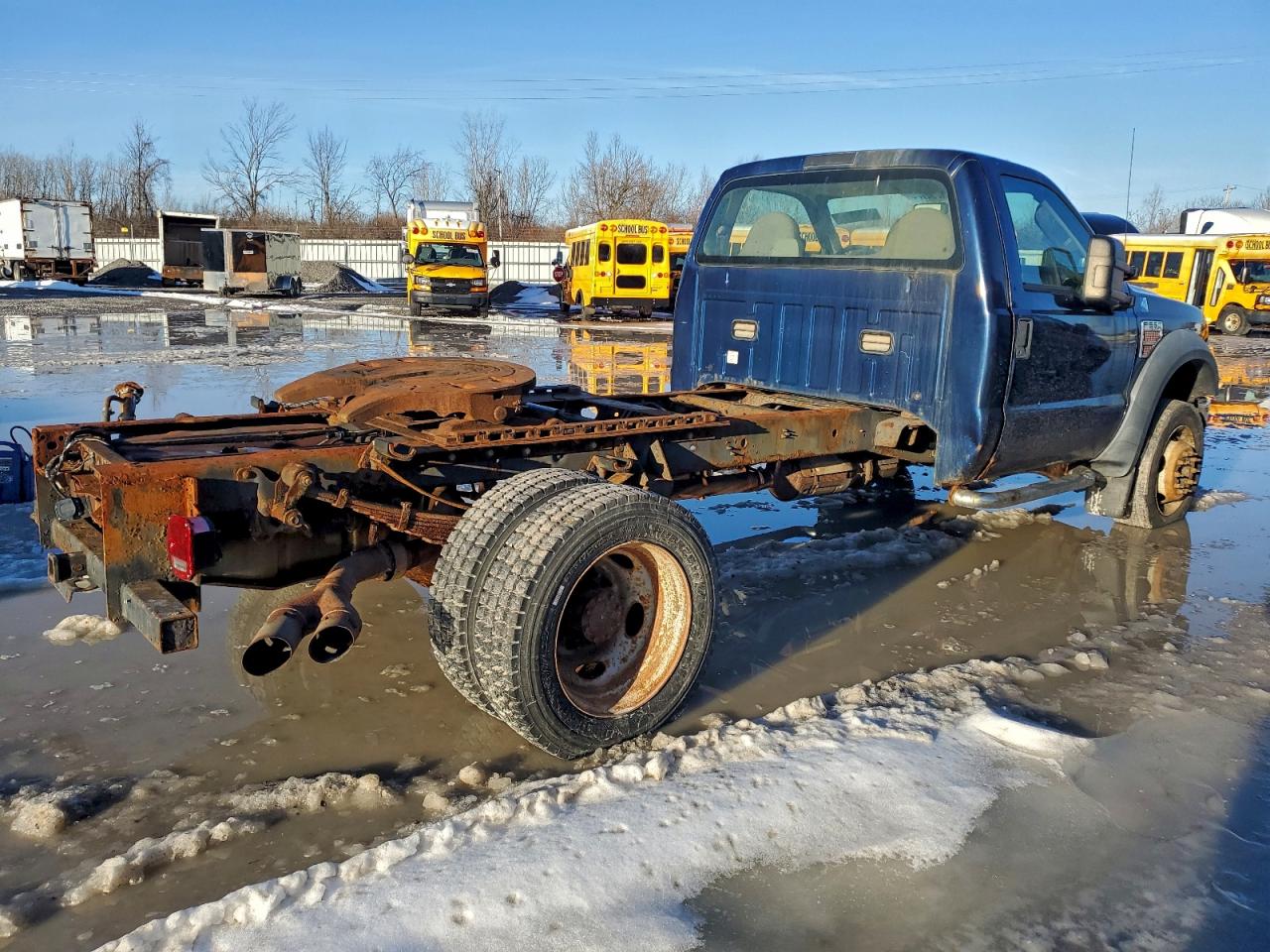 Ford F-550 Super Duty Image 7