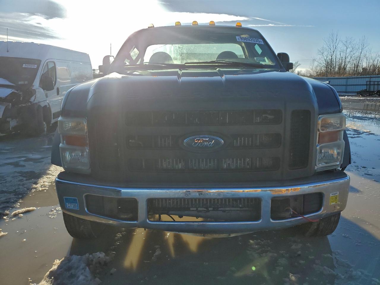 Ford F-550 Super Duty Image 2