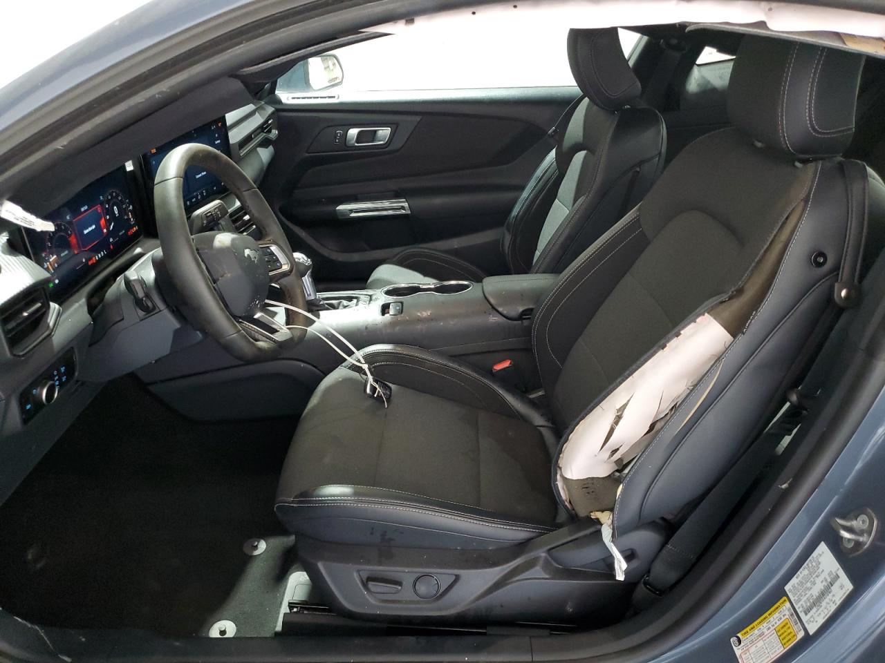 Ford Mustang Image 9